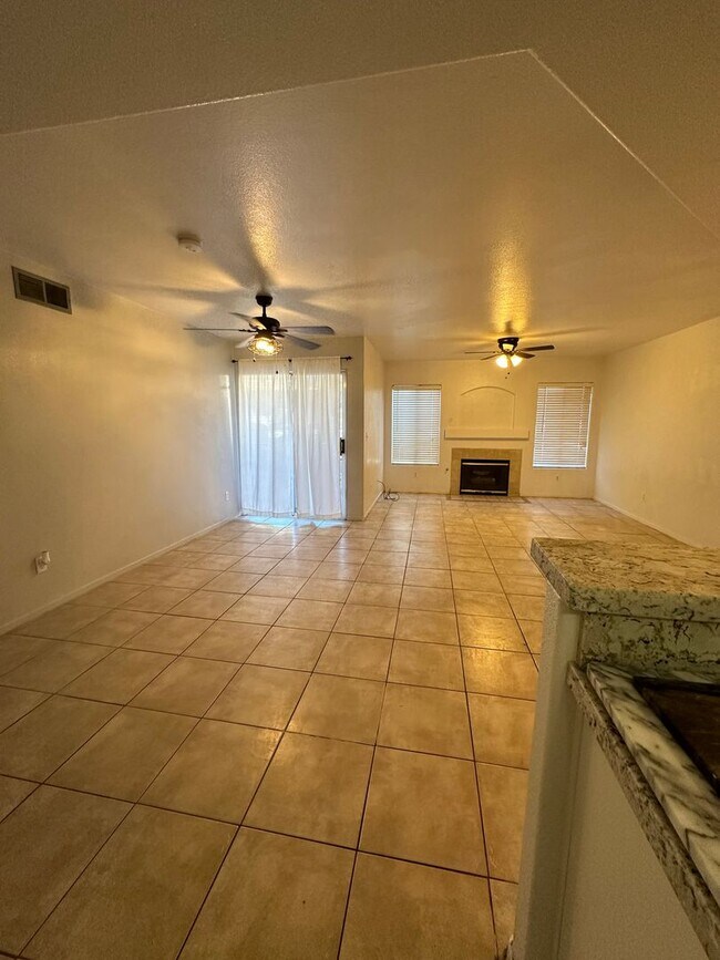 Building Photo - MUST SEE 2 BEDROOM CONDO!