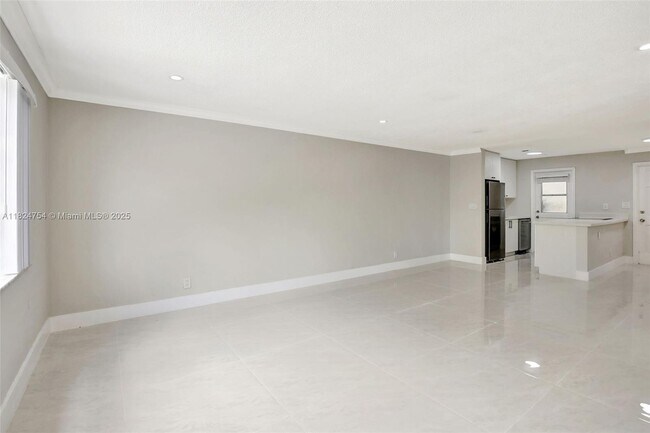 Building Photo - 5450 Hollywood Blvd
