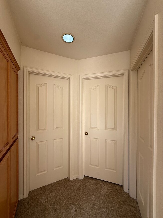 Building Photo - Single Story Home Located in The Gated Community of Hidden Pines