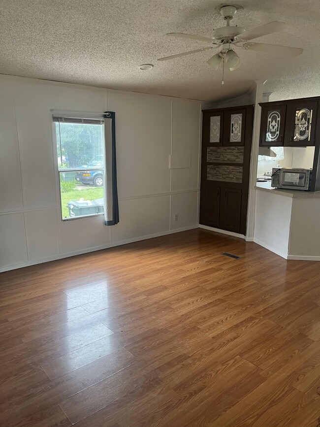 Building Photo - 1405 Harper Dr