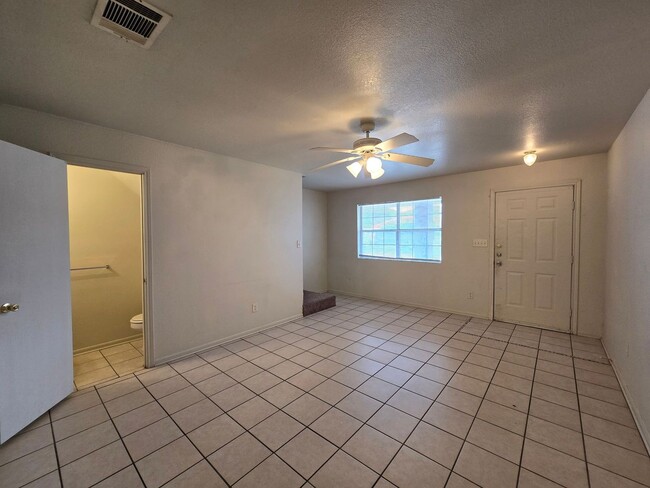 Building Photo - HUD / SECTION 8 ACCEPTED & READY FOR MOVE IN!