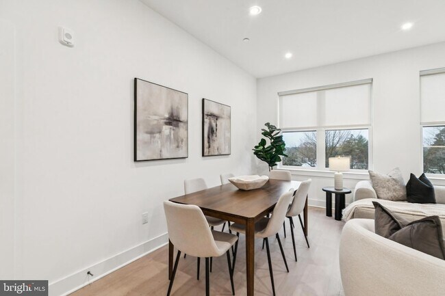 Building Photo - 30 W Allens Ln