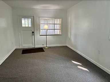 Building Photo - "Charming 2-Bedroom Home with Spacious 1,5...