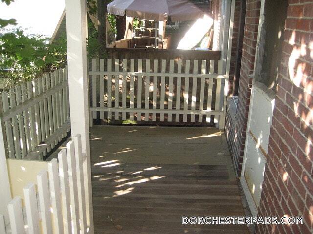 Building Photo - 54 Saxton St