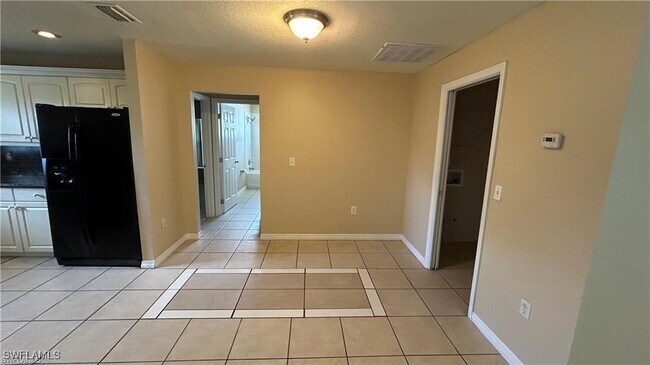 Building Photo - 1540 Crestwood Cir N