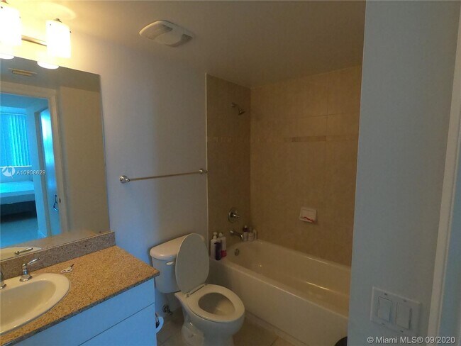 Building Photo - 1861 NW S River Dr