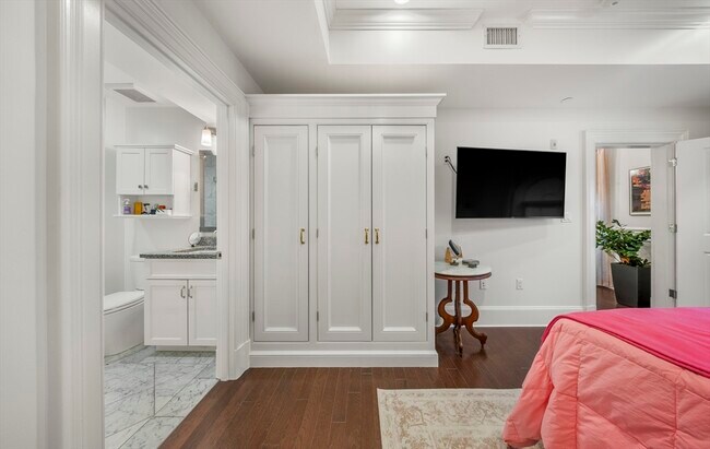 Building Photo - 616 E 4th St