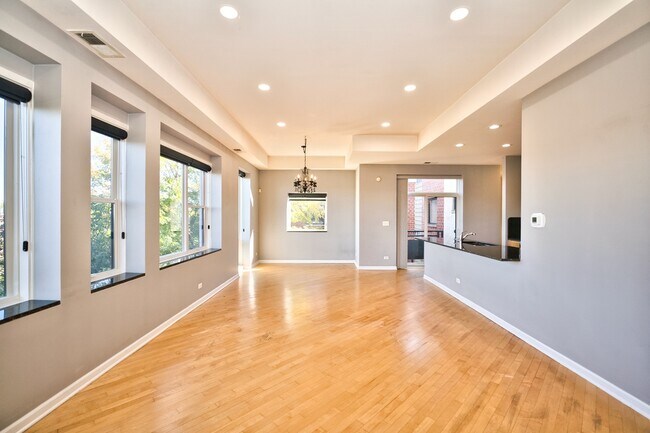 Building Photo - 2317 W Wolfram St