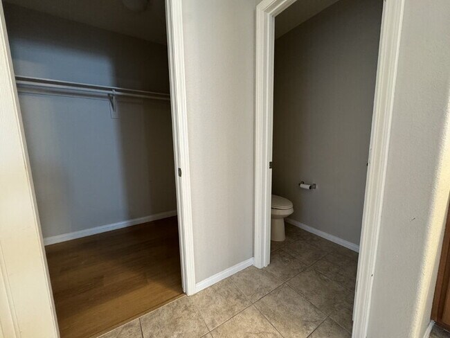 Building Photo - 235 Moonshot St