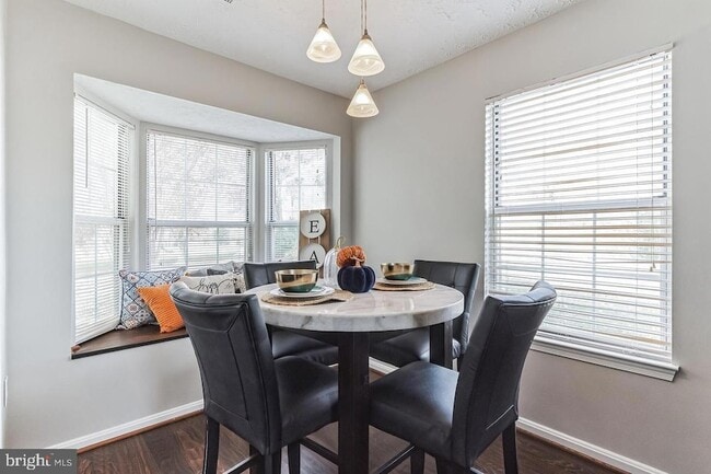 Building Photo - 6103 Red Squirrel Pl