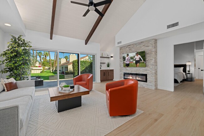 Building Photo - 352 Forest Hills Dr