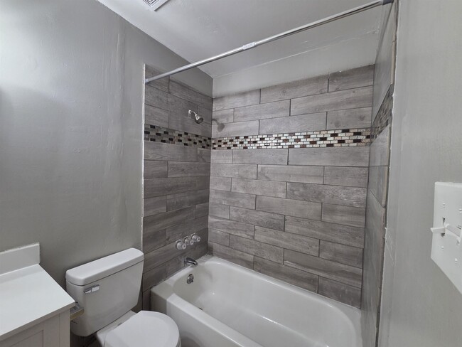 Building Photo - 5787 Northland Dr