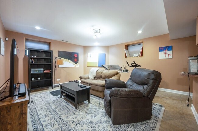 Building Photo - 1104 E 46th St