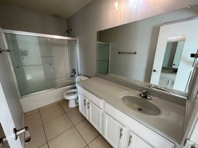 Building Photo - COMING SOON! Gorgeous 3 Bed 2 Bath in Buck...