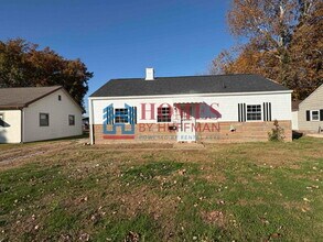 Building Photo - Three Bedroom House | Off Street Parking