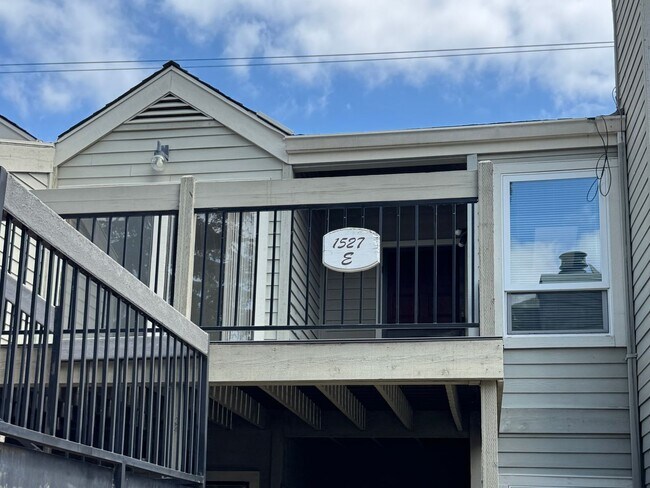Building Photo - Upstairs 2 Bed / 2 Bath Condo in Gated Community – Available Now