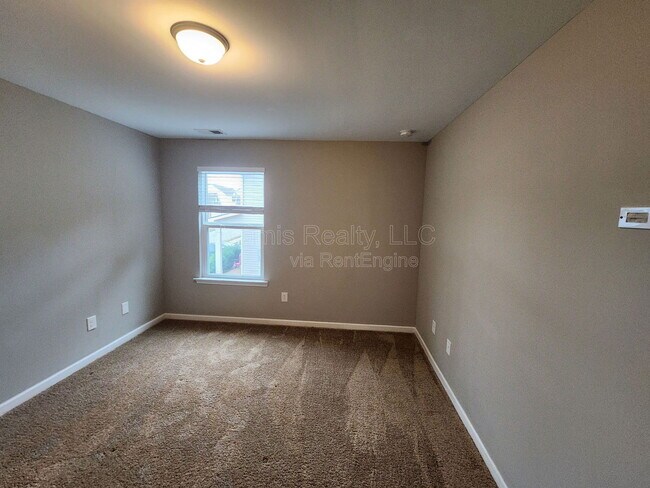 Building Photo - 255 Fieldcrest Dr