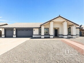 Building Photo - 4-bedroom, 3-bathroom home in Parkway Place