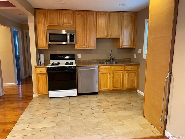 Building Photo - 25 Woodhollow Rd