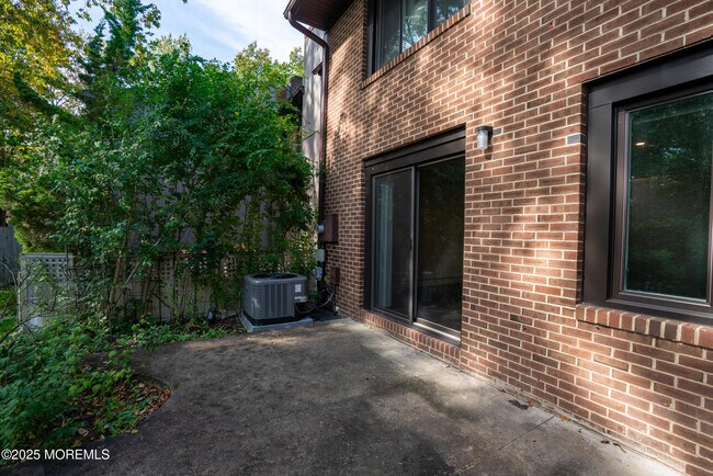 Building Photo - 904 Schooner Dr