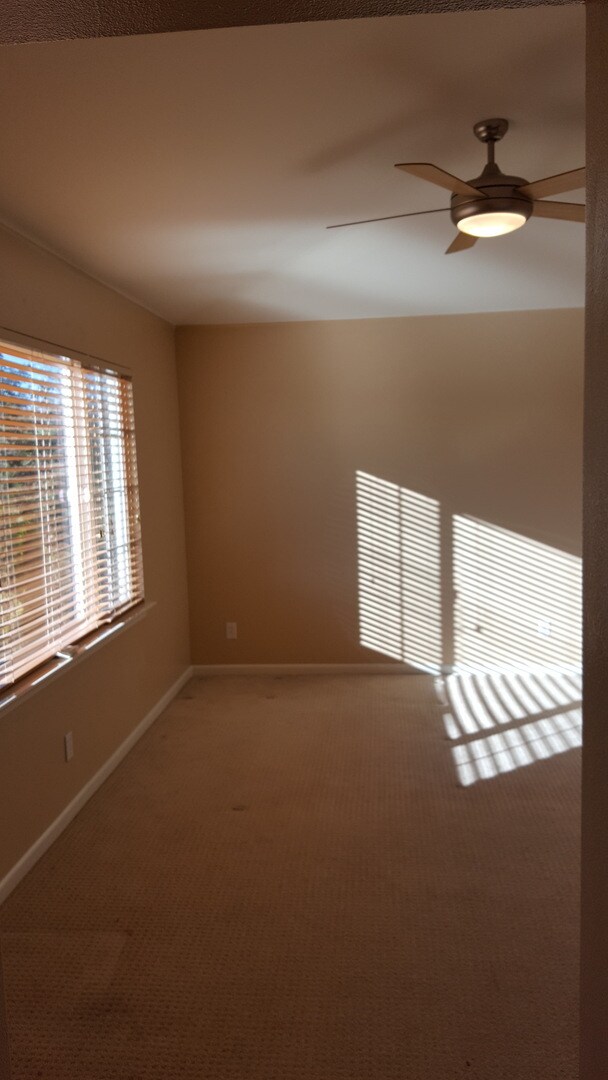 Building Photo - 2426 Milford Dr