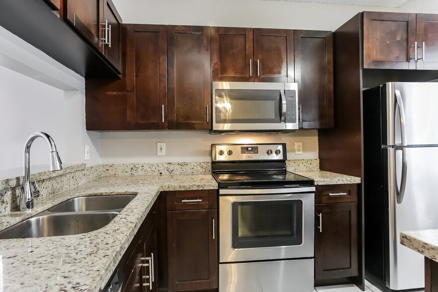 Building Photo - 15400 SW 51st Manor