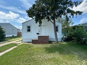 Building Photo - 2 Bedroom Home