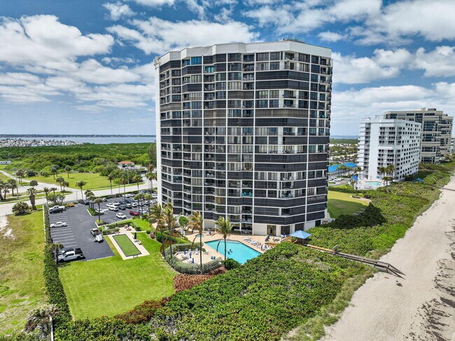 Building Photo - 9650 S Ocean Dr