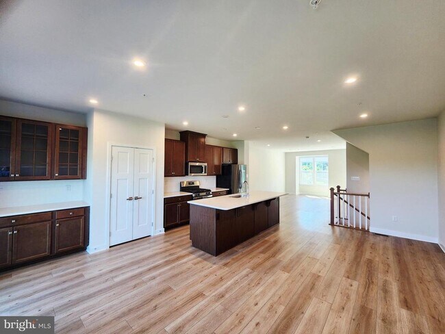 Building Photo - 149 Glory Maple Ln
