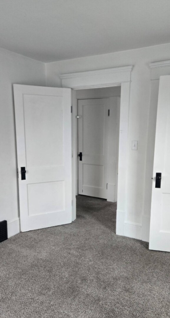 Building Photo - Charming 4-Bedroom Property in Prime Location