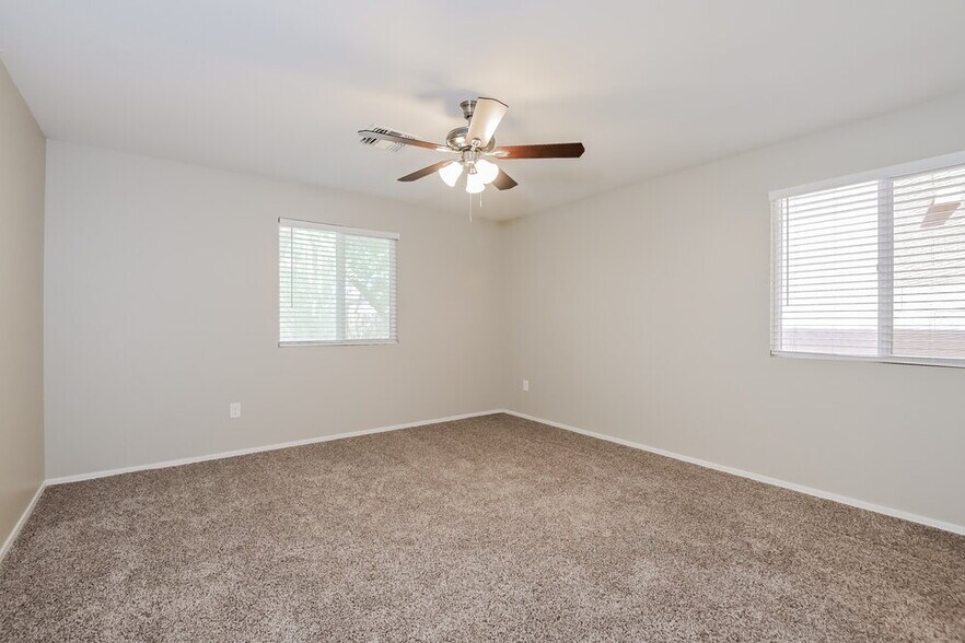 Building Photo - 5075 E Fishhook Ct