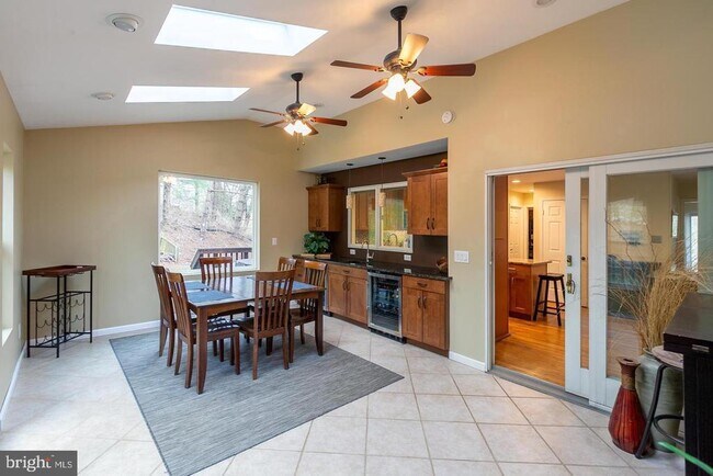 Building Photo - 1700 Abbey Oak Dr