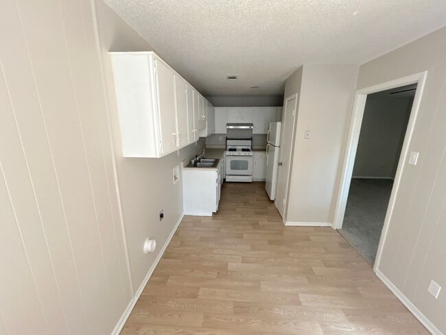 Building Photo - 2219 Goldbrier Ln