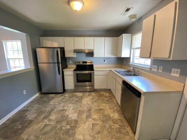 Building Photo - Affordable Duplex Off Of Piney Green