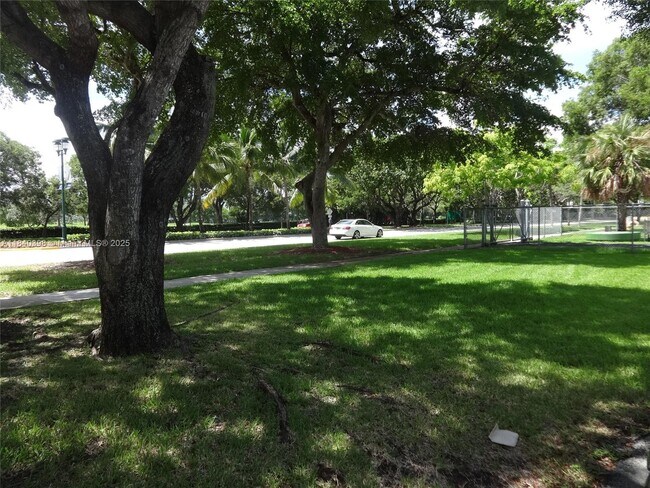Building Photo - 3475 N Country Club Dr