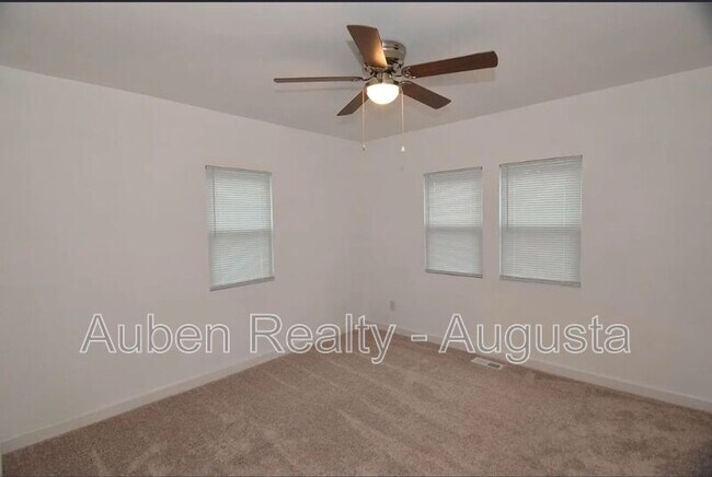 Building Photo - 601 Jefferson Dr