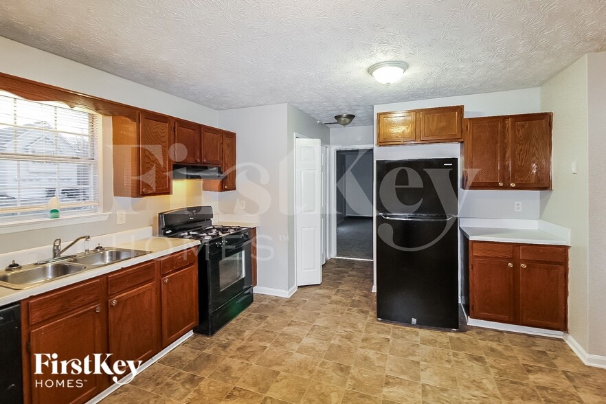 Building Photo - 6206 Amberly Rd