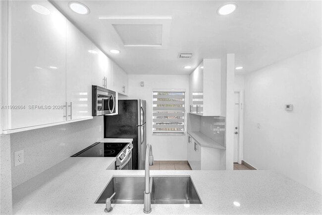 Building Photo - 7668 SW 152nd Ave