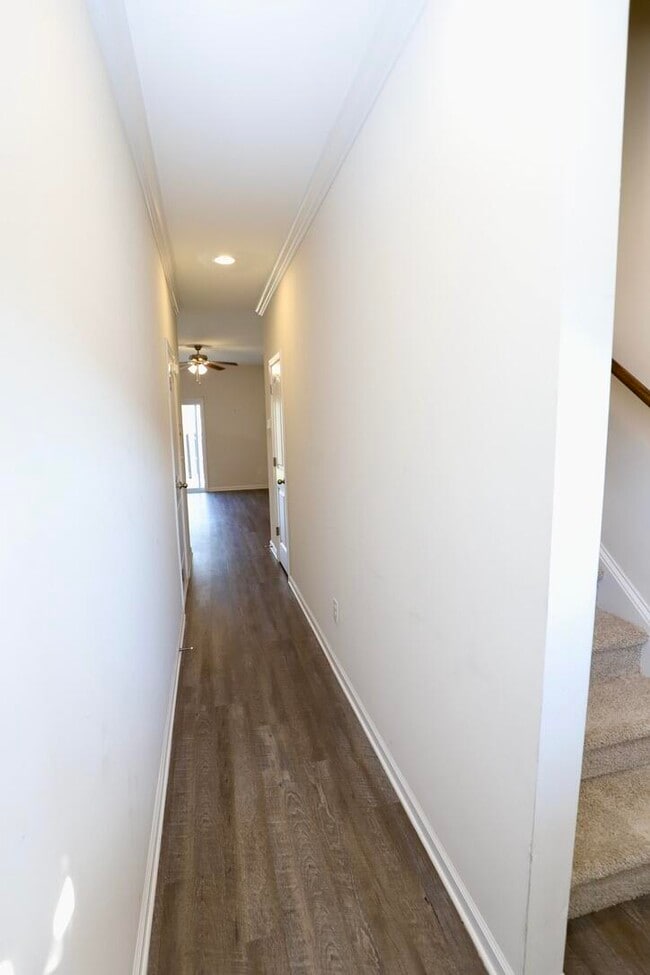 Building Photo - 2943 Old Field Rd