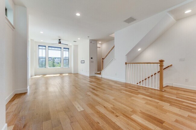 Building Photo - 2762 Yellow Jasmine Ln
