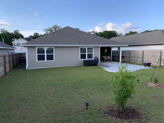 Building Photo - 5240 Peach Dr
