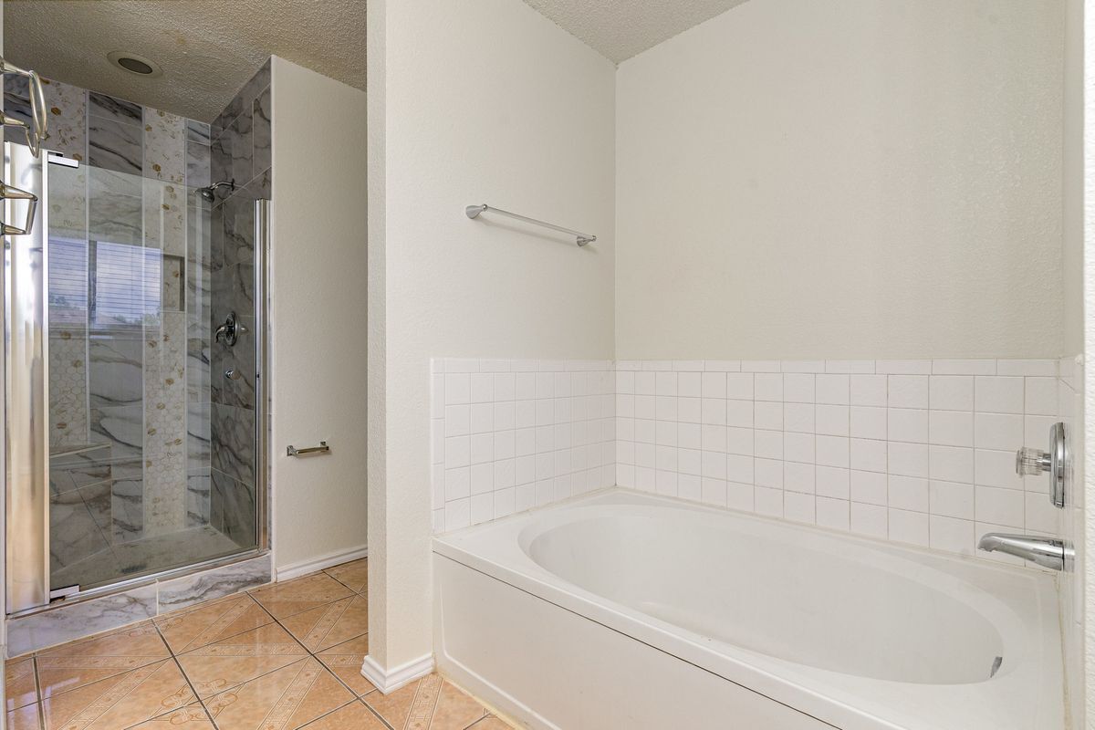 Building Photo - 1810 Cedar Ridge Dr