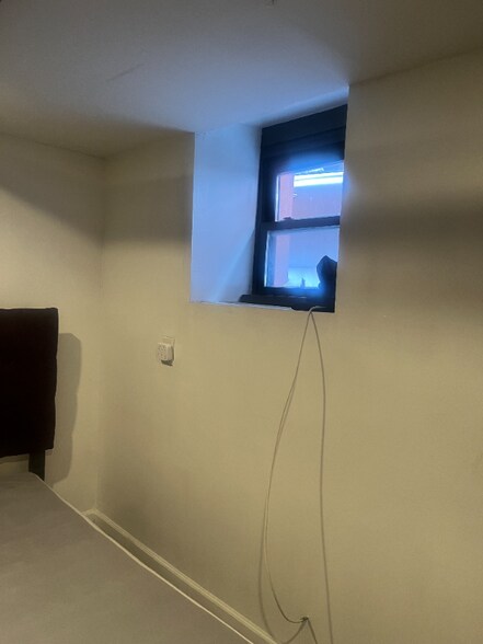 Building Photo - 573 E 93rd St