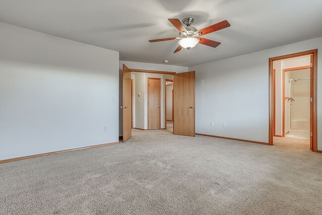 Building Photo - Spacious Single Level Home w/ Fully Fenced...