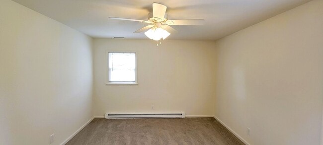 Building Photo - Pristine ranch on corner lot in Chesterfield.