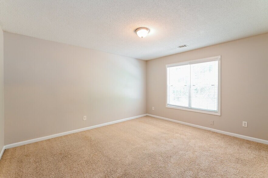 Building Photo - 335 Shadetree Ln