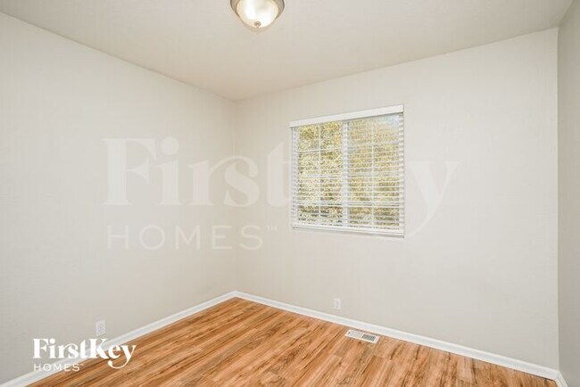 Building Photo - 8334 Silver Glen Dr