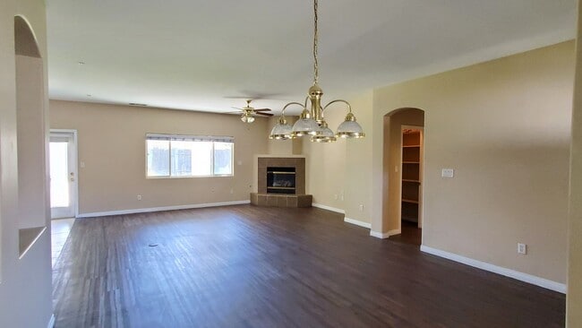 Building Photo - 11015 Claro De Luna Dr