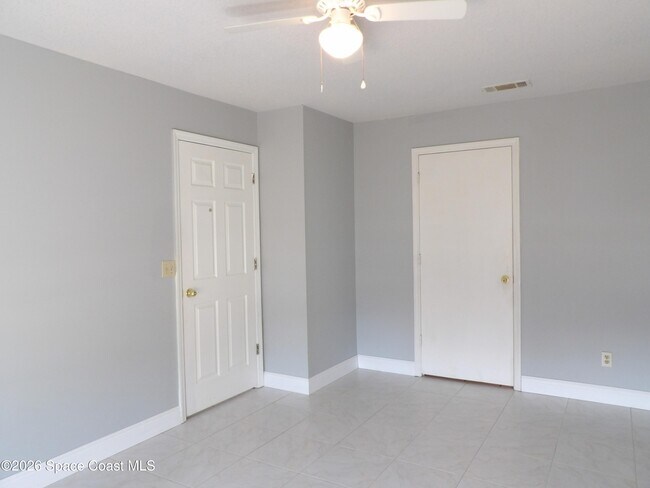 Building Photo - 1006 Locust Ave NW