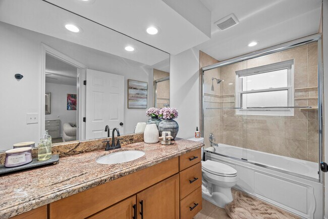 Building Photo - 2400 Seaford Dr